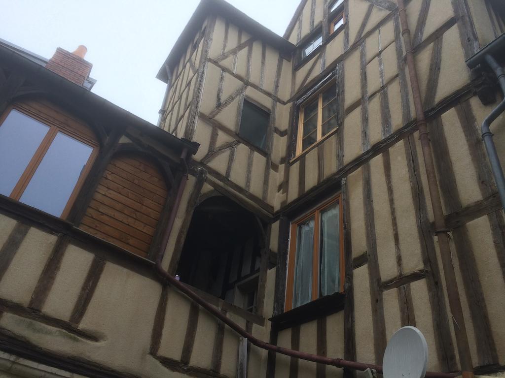 L'Appartement De La Maison Du Theatre Saint Bonnet 부르주 객실 사진